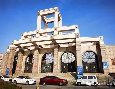 球队整体发挥稳健，客队主场轻松取胜的简单介绍